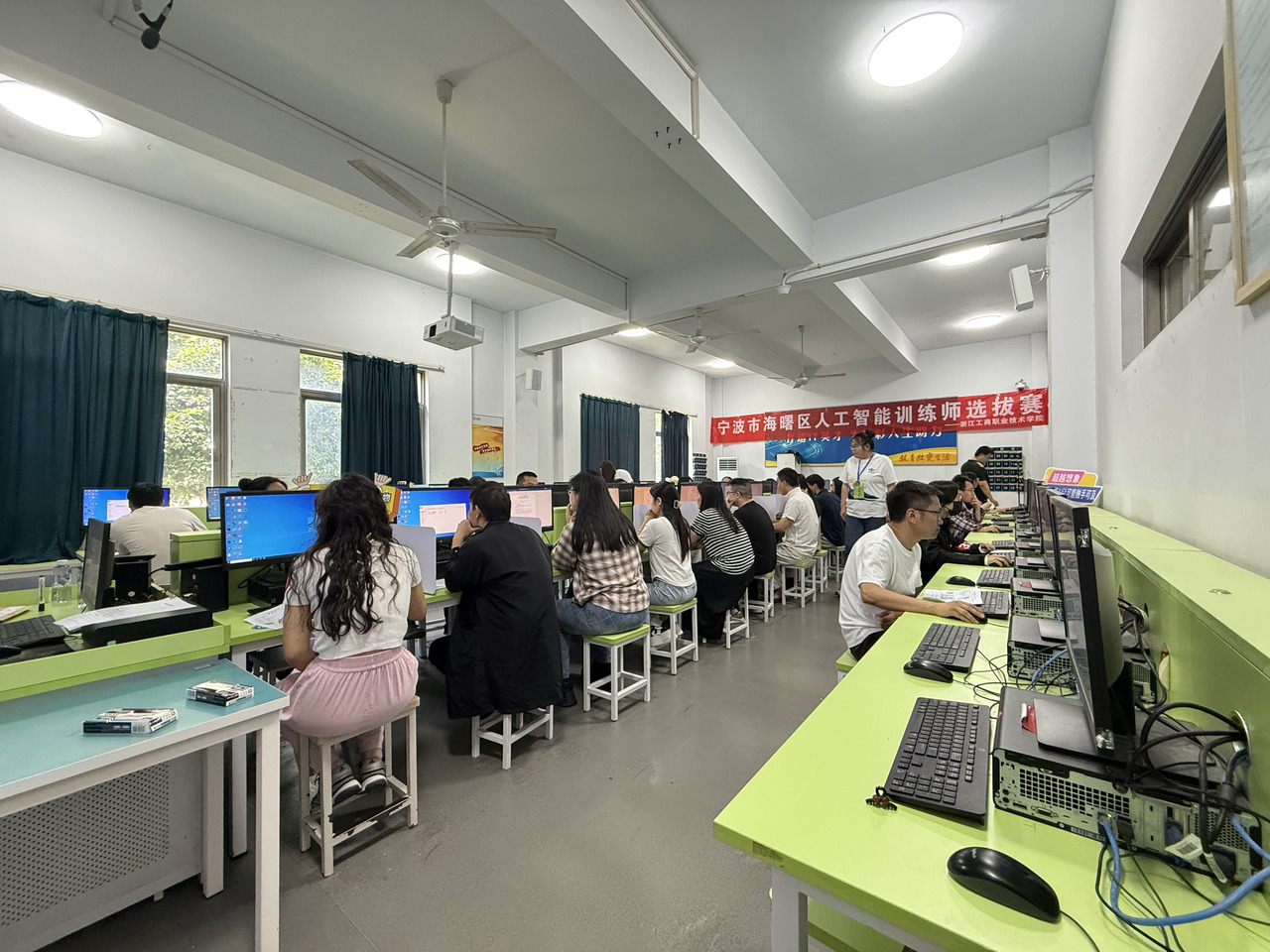 技能与爱好“共舞”，宁波海曙开启职业技能竞赛与技术交流新模式